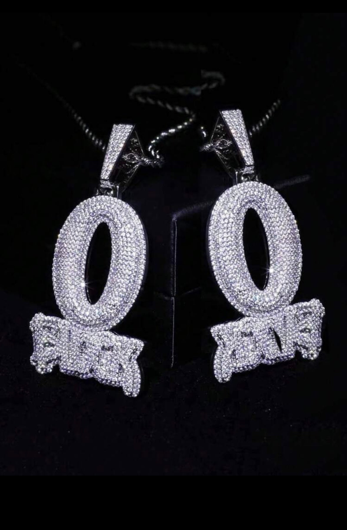 O block pendent