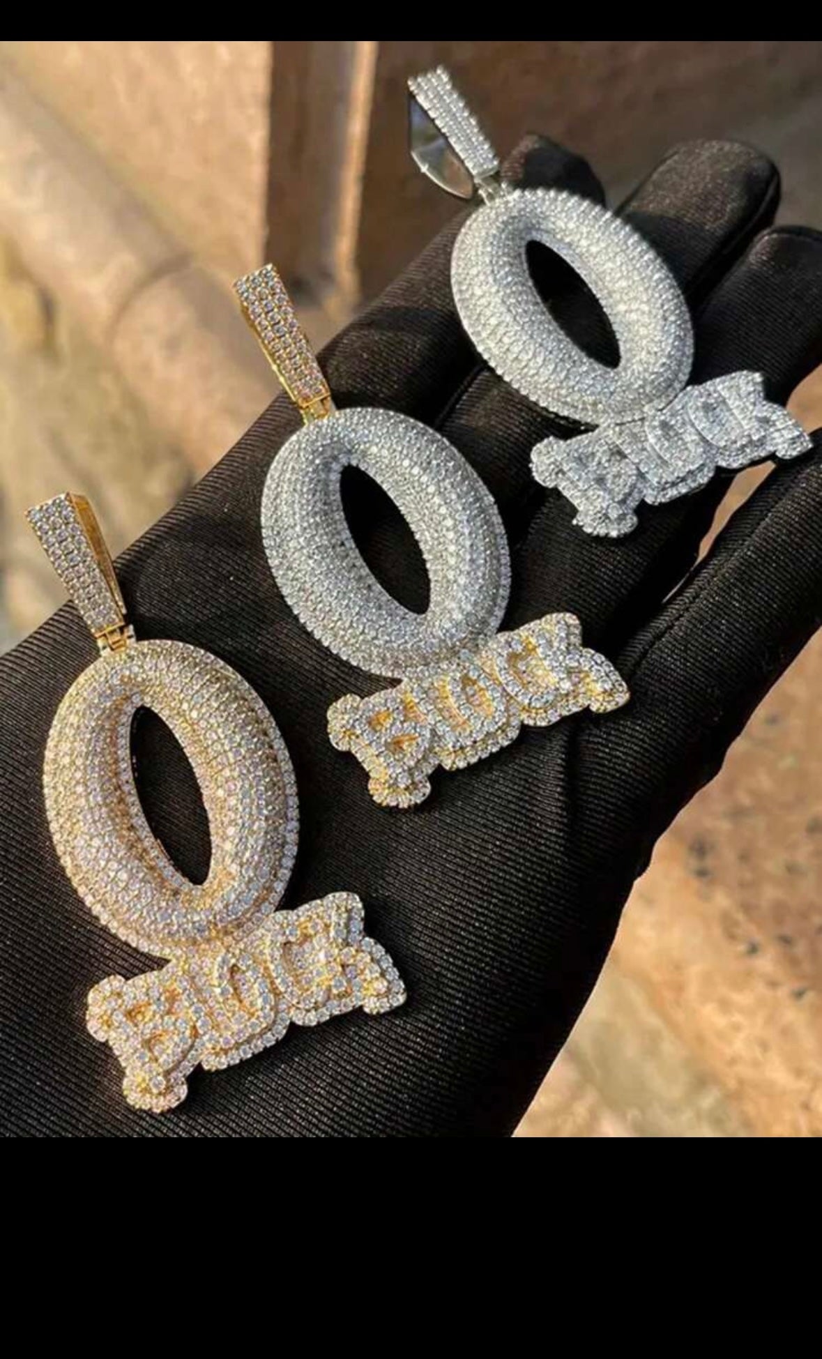 O block pendent